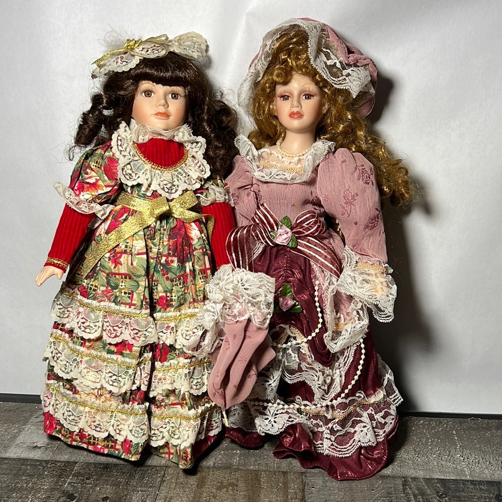 Vintage Porcelain Dolls A Christmas Doll And Goldenvale Doll 1-2000